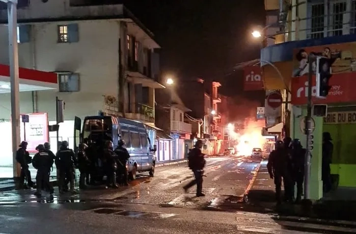 De nouveaux affrontements et de nouveaux pillages cette nuit à Fort de Francedef